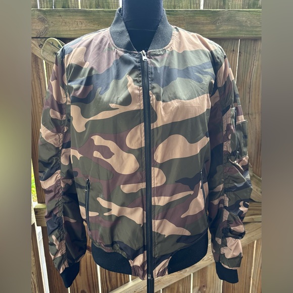 New Look Army Green Camouflage Ruched Sleeve Zip Up Bomber Jacket Size XL - Picture 9 of 9